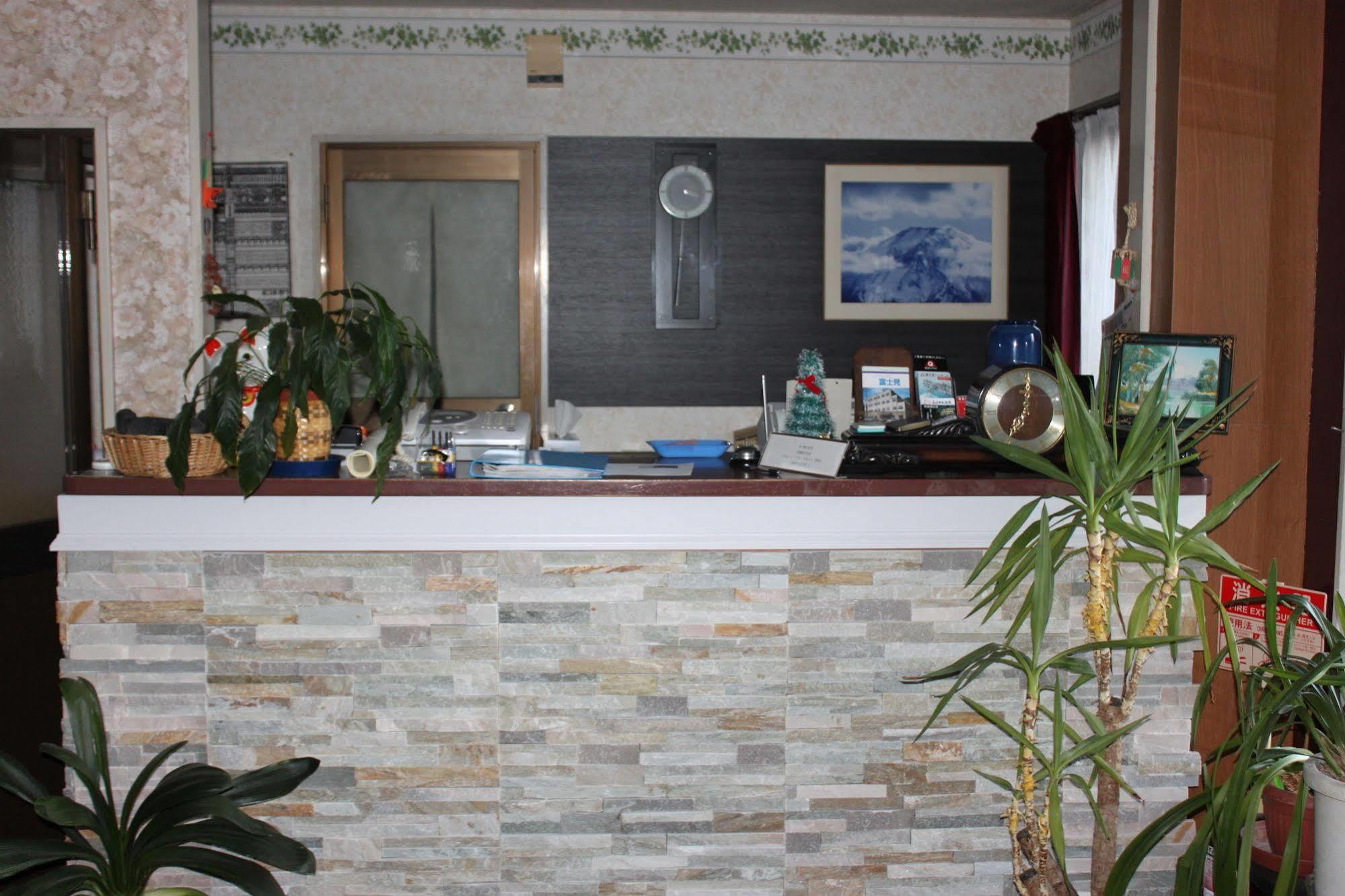 Business Hotel Fujimi Fujiyoshida Bagian luar foto