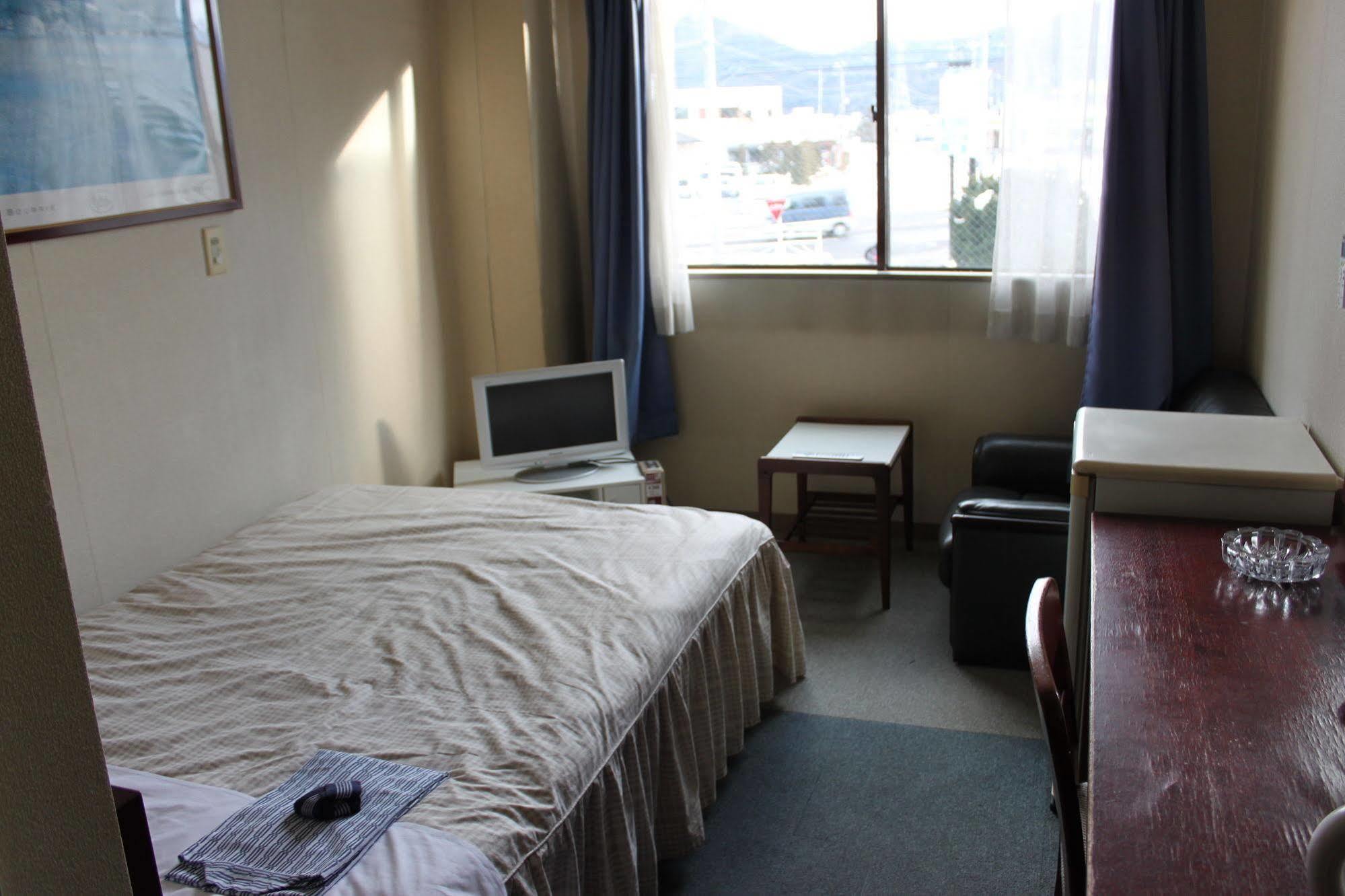 Business Hotel Fujimi Fujiyoshida Bagian luar foto