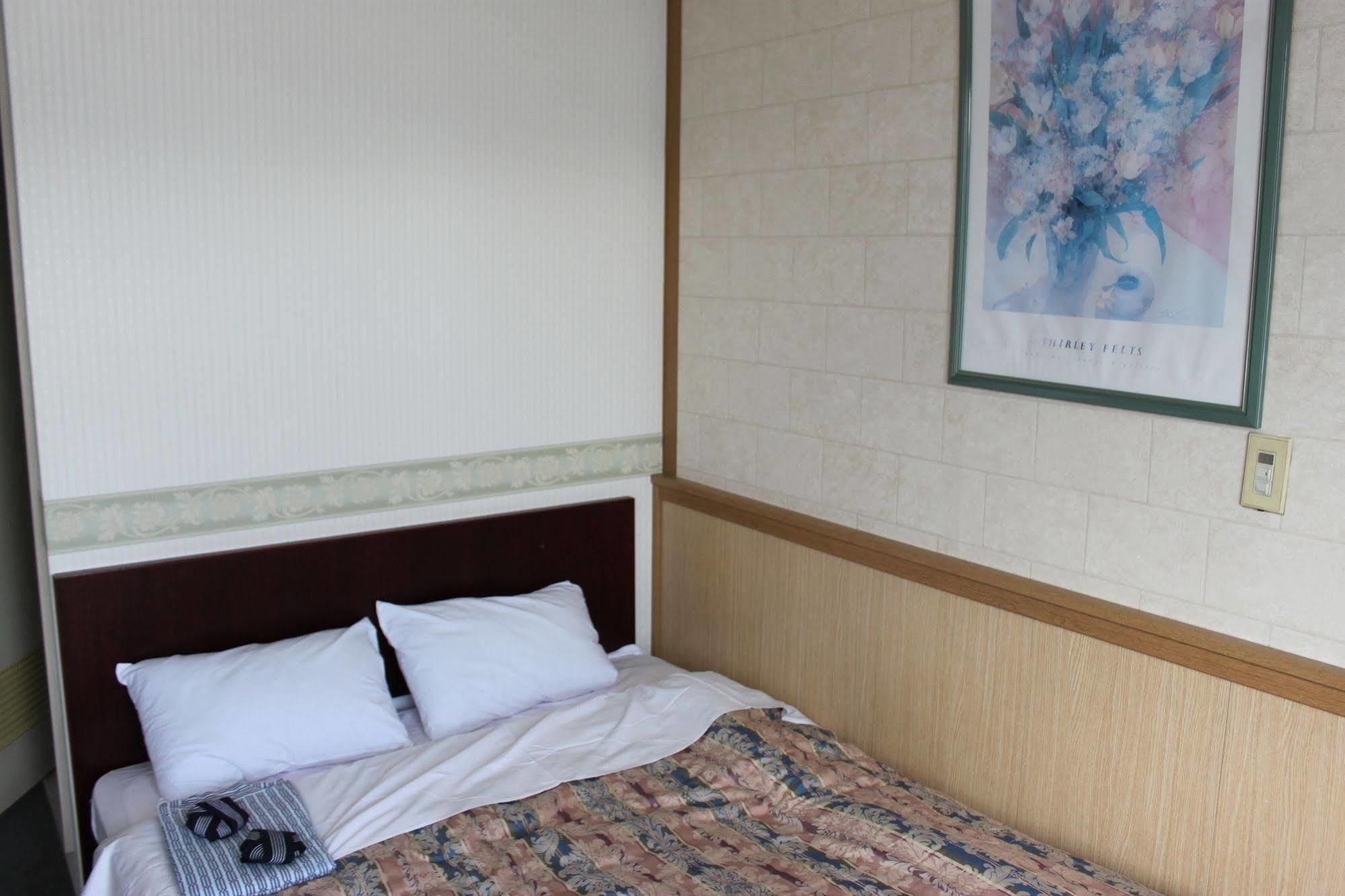 Business Hotel Fujimi Fujiyoshida Bagian luar foto