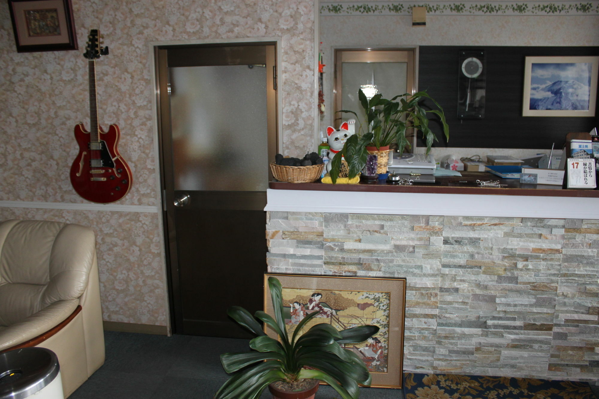 Business Hotel Fujimi Fujiyoshida Bagian luar foto